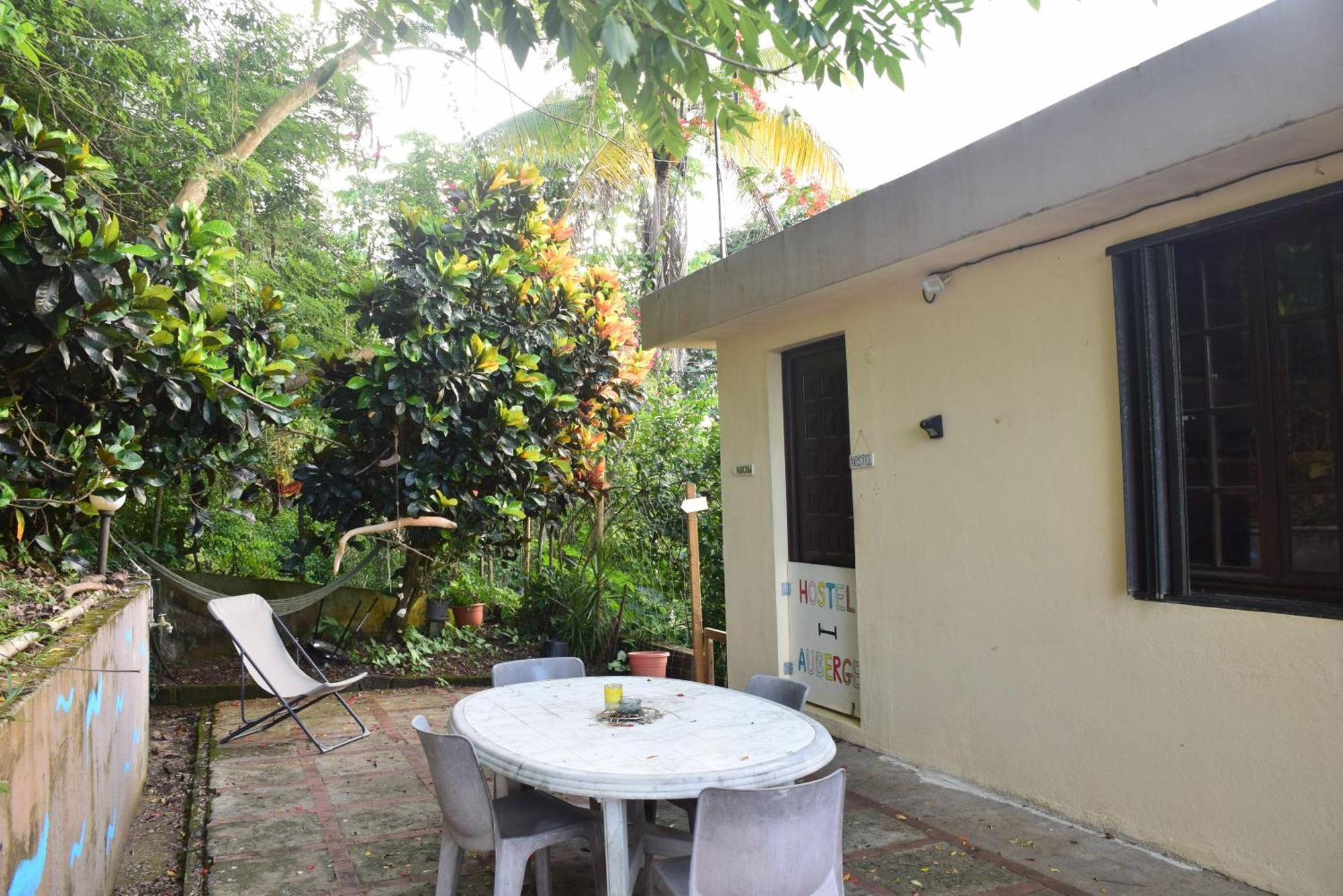 Top Hill Hostel- Martinique- Auberge Dortoir La Trinite Luaran gambar